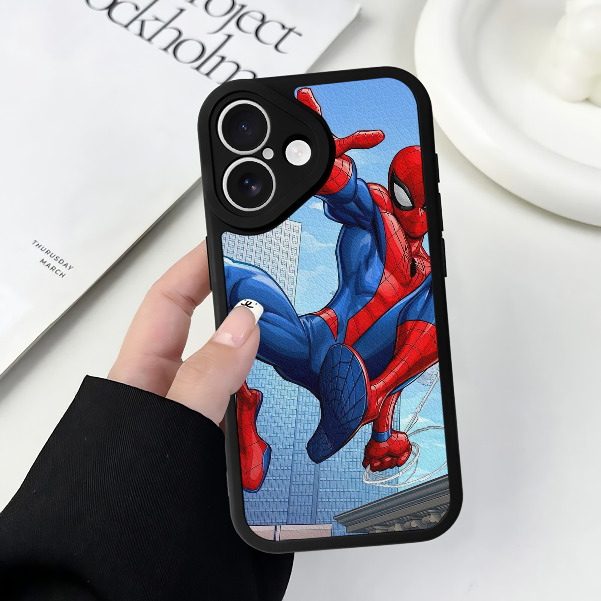 Spider Man スパイダーマン 【iPhone 16シリーズ対応】シリコンスマホケース（レザー調） 材質：シリコン